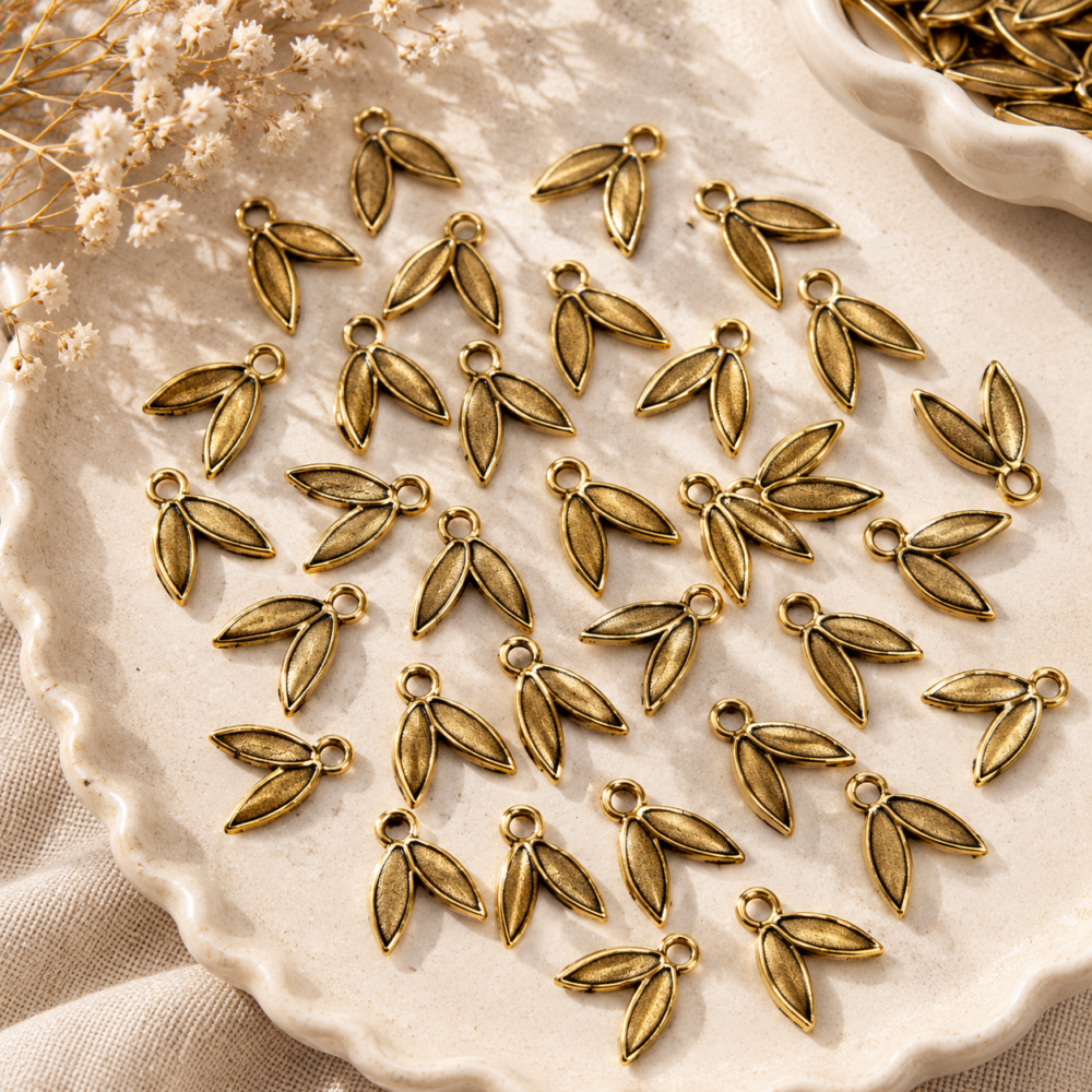 leaf charms (20 pcs)